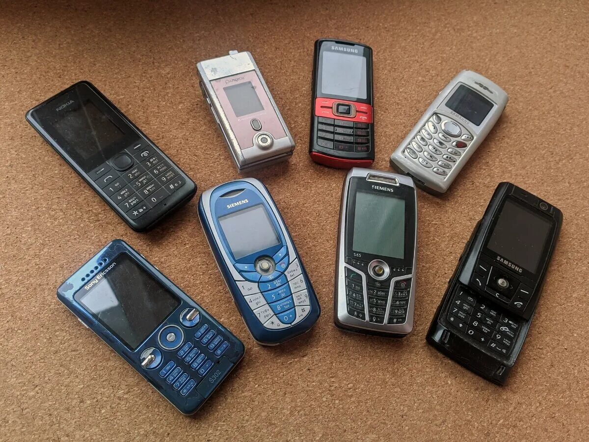 Старые мобильники. Старые мобильные телефоны. Старые модели телефонов. Старинные Сотовые телефоны. Спб старый телефонов