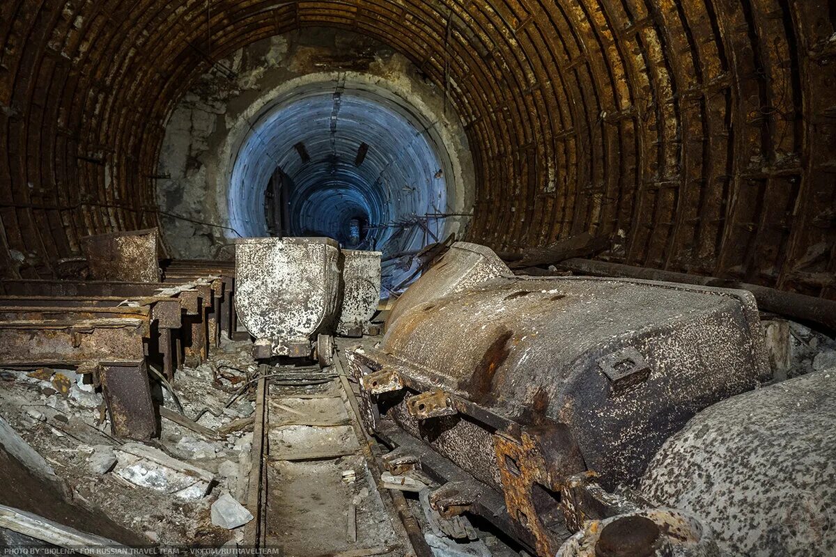 Тоннели под днепром в киеве. Заброшенный тоннель. Тоннель под реактором чаэс. Припять чернобыль чаэс зона отчуждения. Туннель под чаэс.