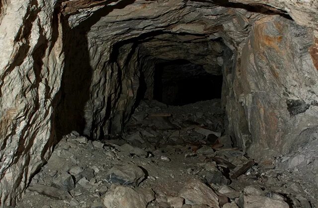 Mine шестиухий. Шахта яма дикий запад. Abandoned old mine. Old mine. Рудник арт.