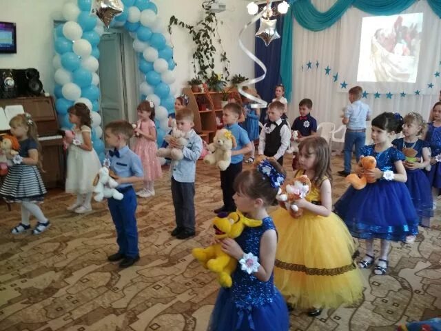 прощание с воспитателем детского сада. поздравление воспитателю детского сада. выпускной в детском саду идеи прощания с воспитателями. стих спасибо воспитателям. приглашение на выпускной в детском саду.