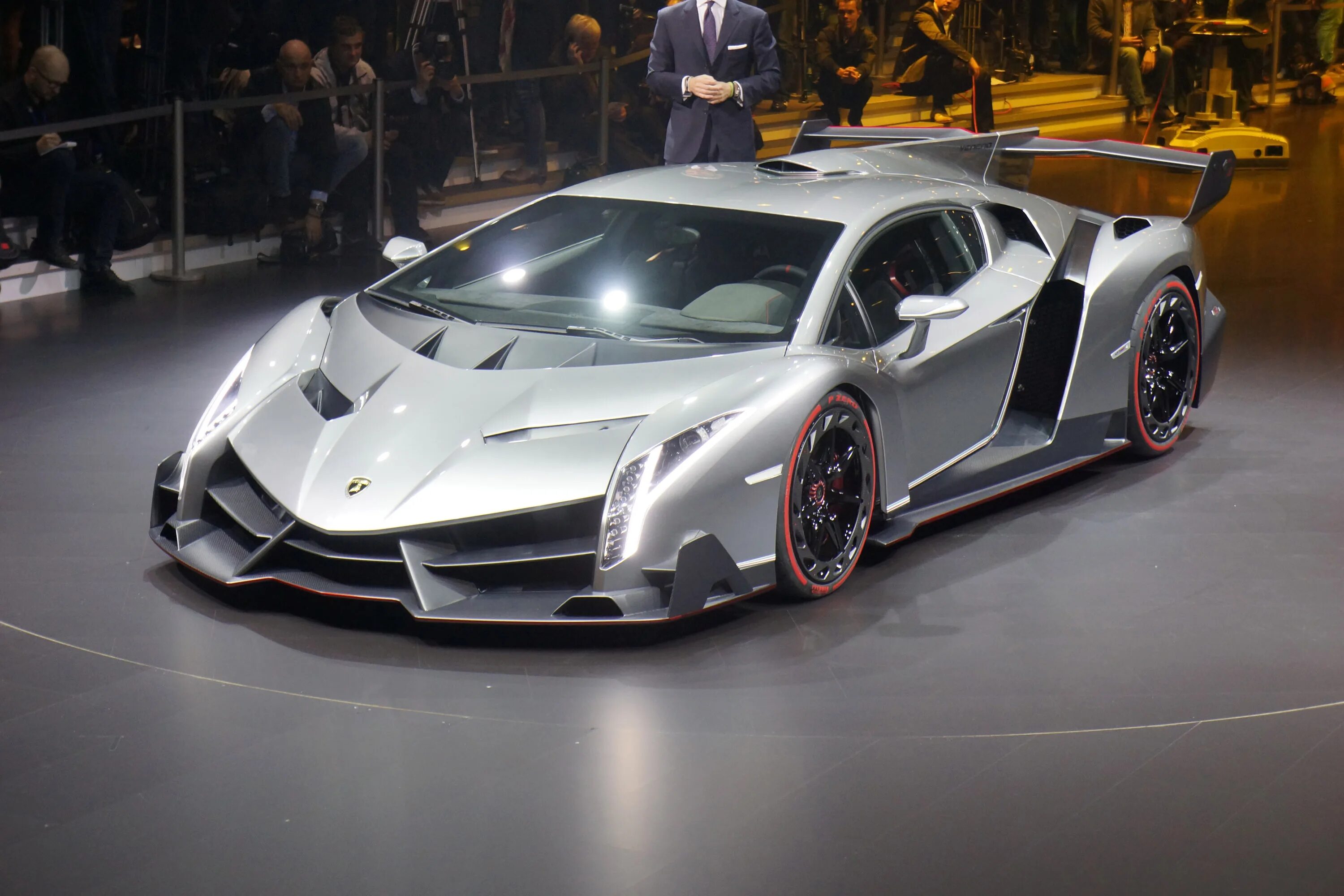 Крутые фото 2024. Ламборджини Венено. Lamborghini Veneno Roadster. Ламборгини Венено 2013. Lamborghini Veneno Roadster 2021.