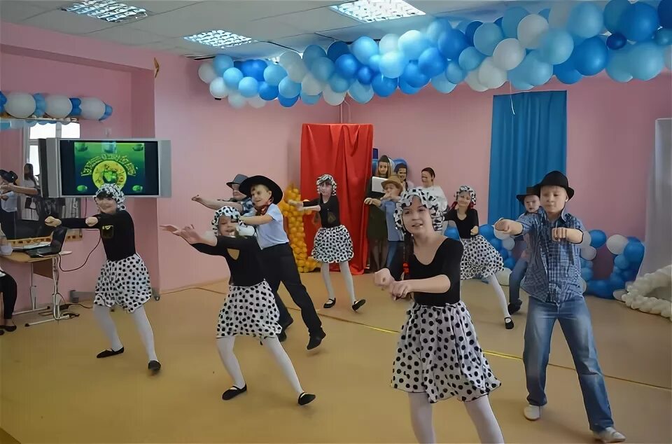 Моу школа с аксарка. Аксарковская школа-интернат. аксарковская школа янао. аксарка школа 2014.