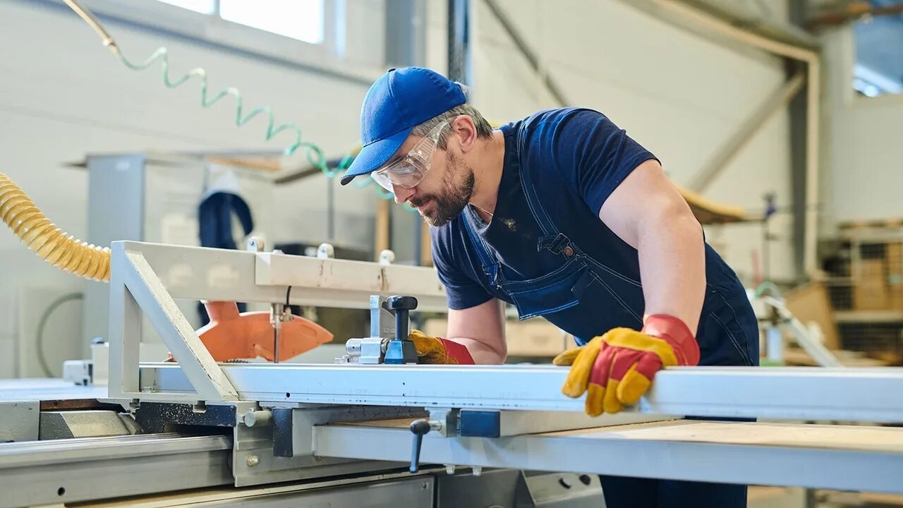 Мебельная фабрика гранд рязань. Самозанятый по изготовлению мебели. Мебельная фабрика в ишиме. Мебельный цех. Мебельный цех.