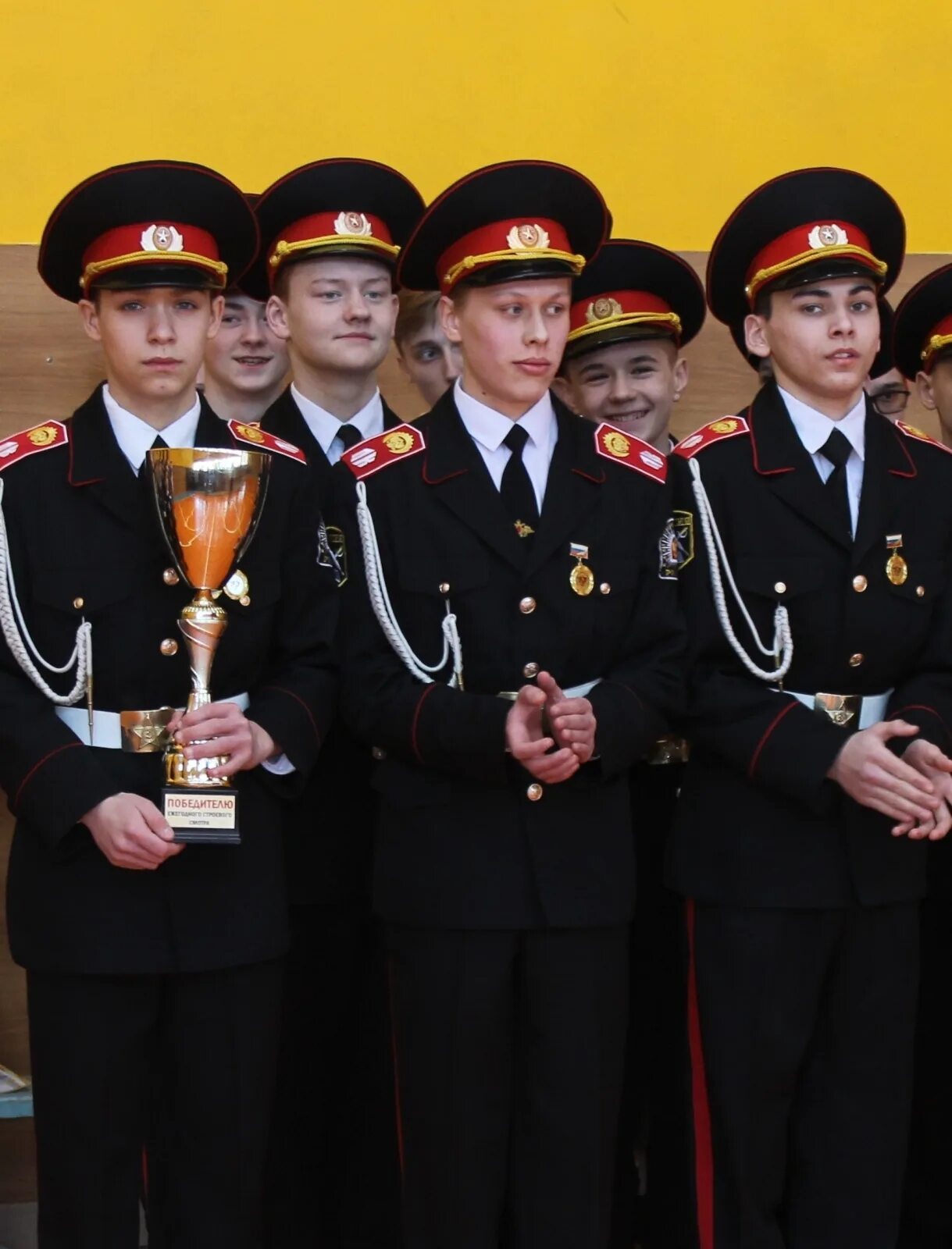 Поклонная гора караул кадетов. Школьников посвятили в кадеты. Кадетский бал 2022 москва. Кадеты 27. Кадеты в горке.
