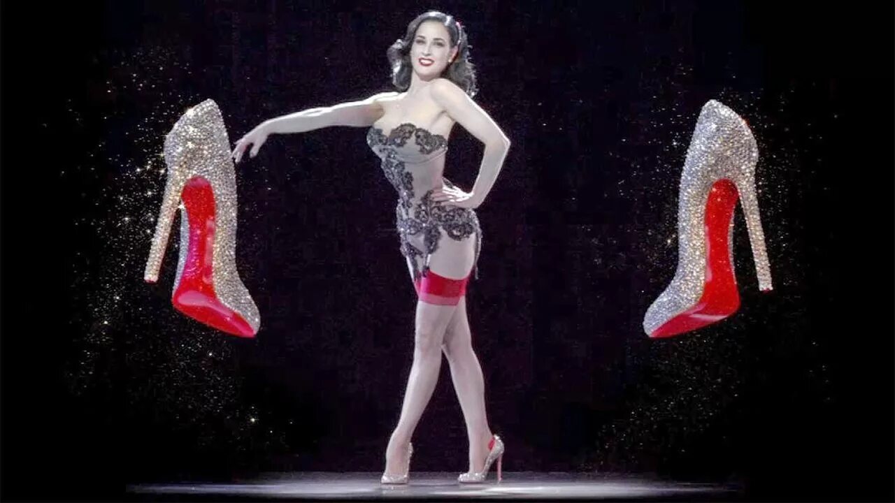 Каблуками по девушке рассказы. Стройные ножки. Красивые девушки в колготках. Мэгги кью в чулках. В чулках.