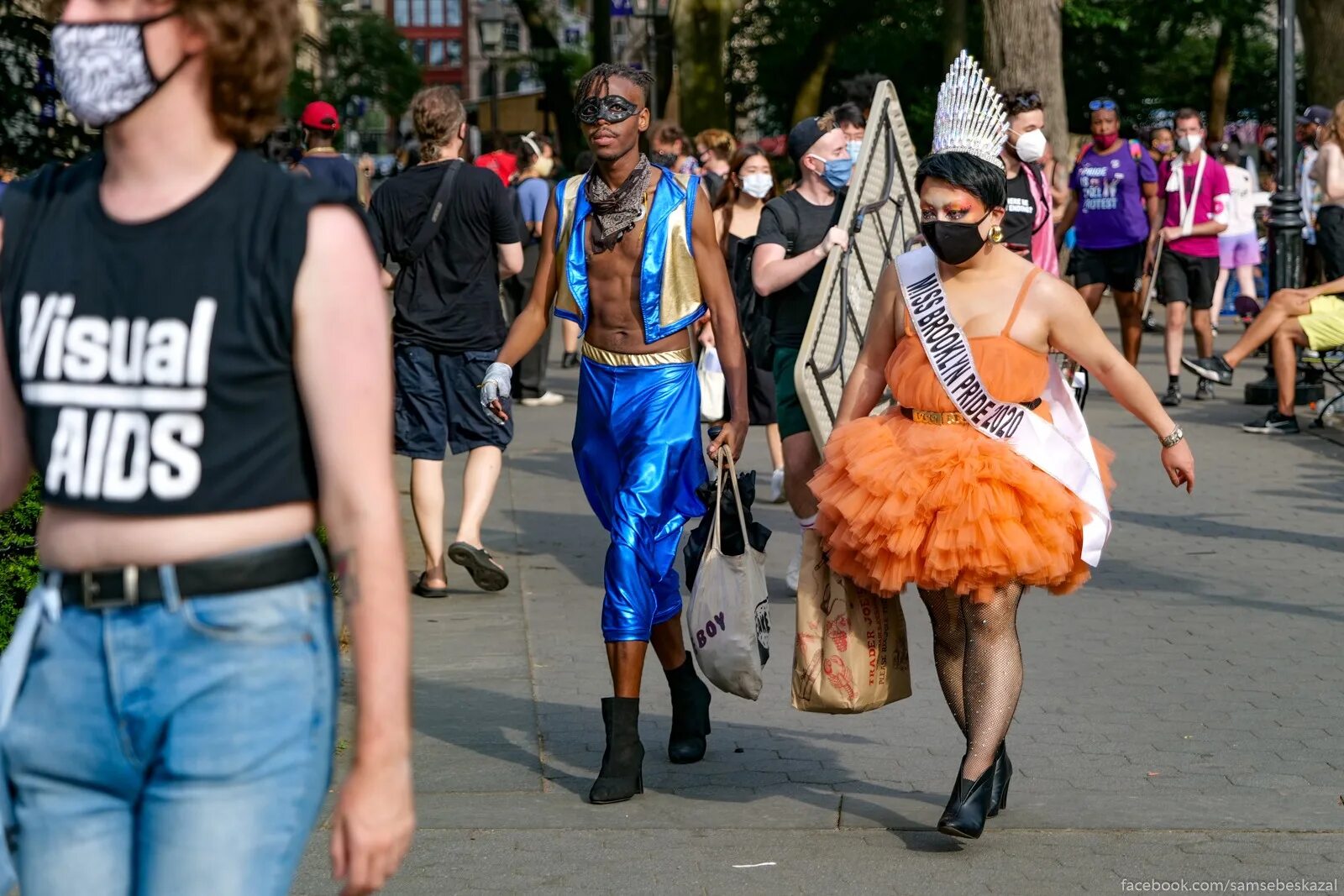Муж парад. Парад мужиков. Парад трансгендеров. Трансгендеры мужчины парад.