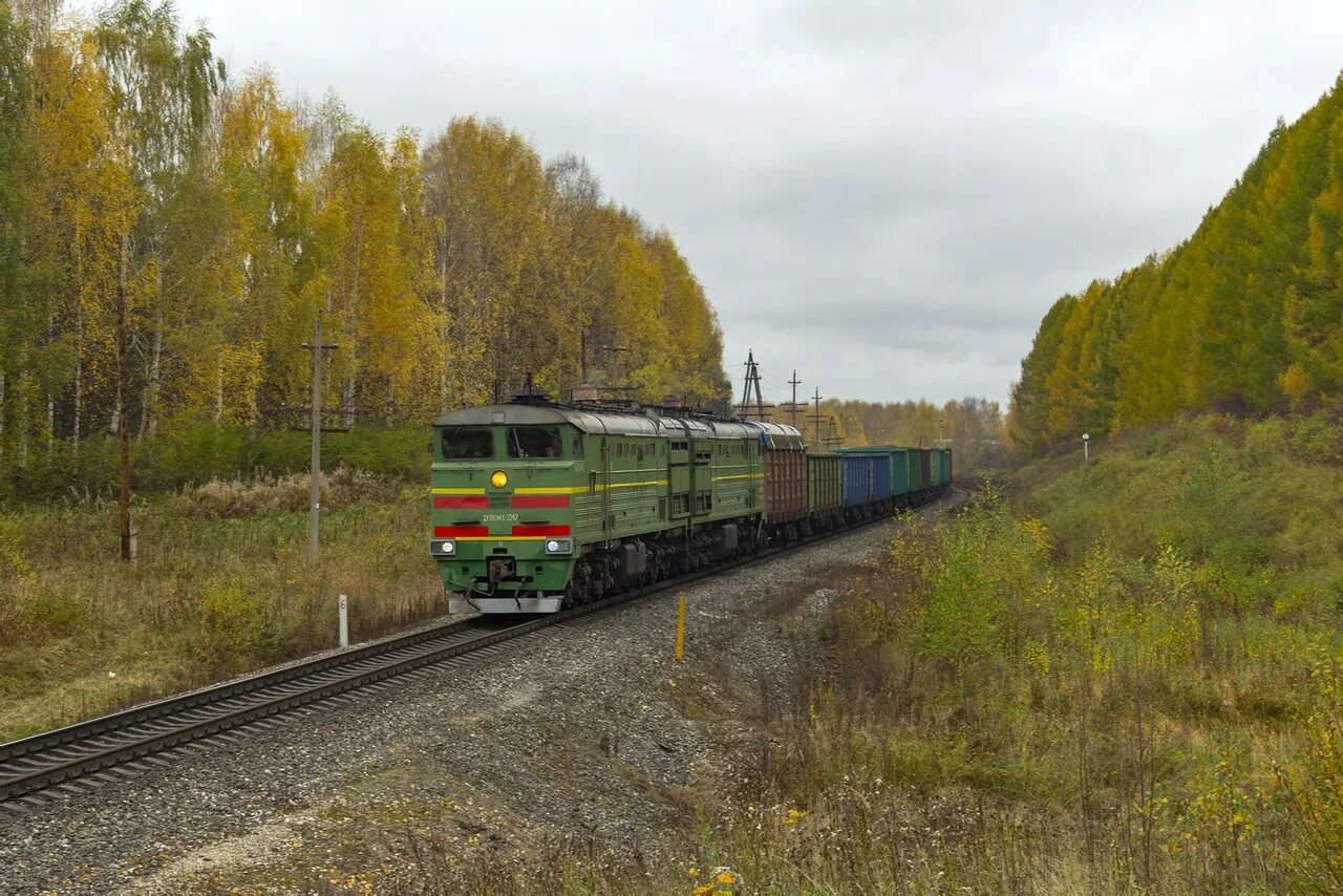 Вельск москва жд. 2тэ10у архангельск. 2тэ10у печора. Тепловоз савеловский вокзал. Тэп70бс 306.