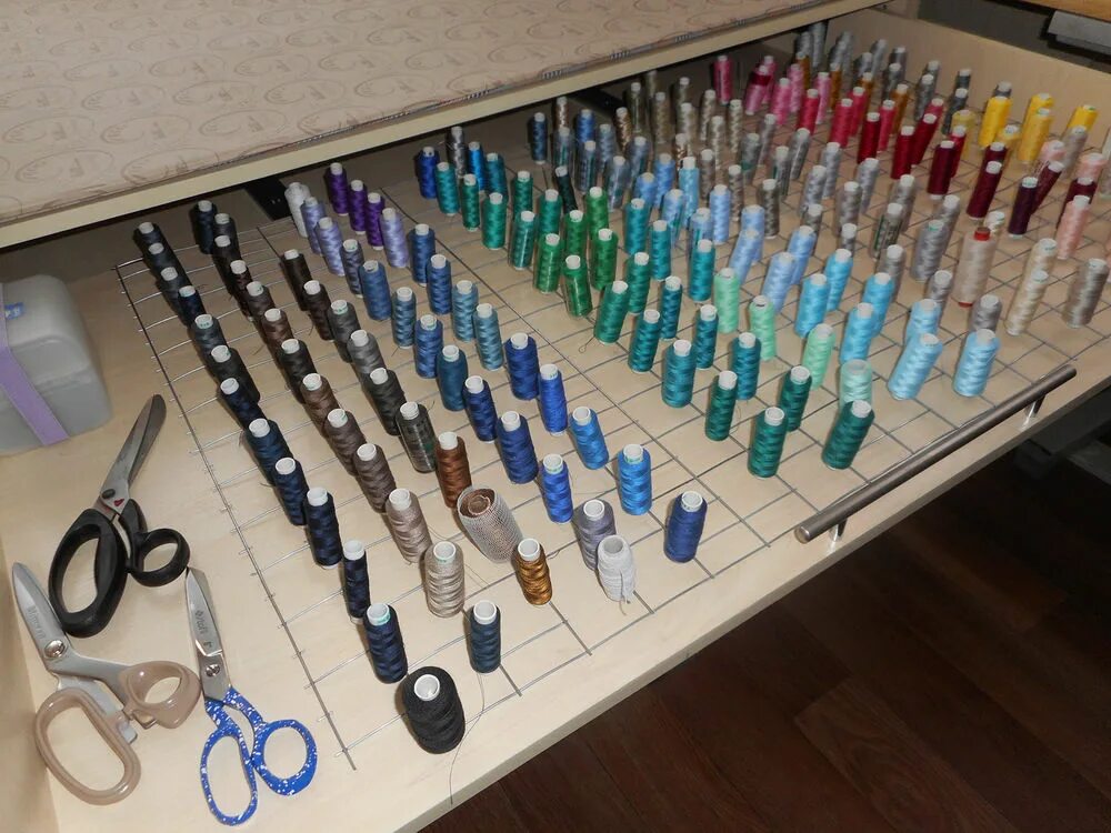 Стойка для ниток. Стойка для ниток. Стенд для ниток мулине. Стенд для ниток. Подставка для ниток-катушек.