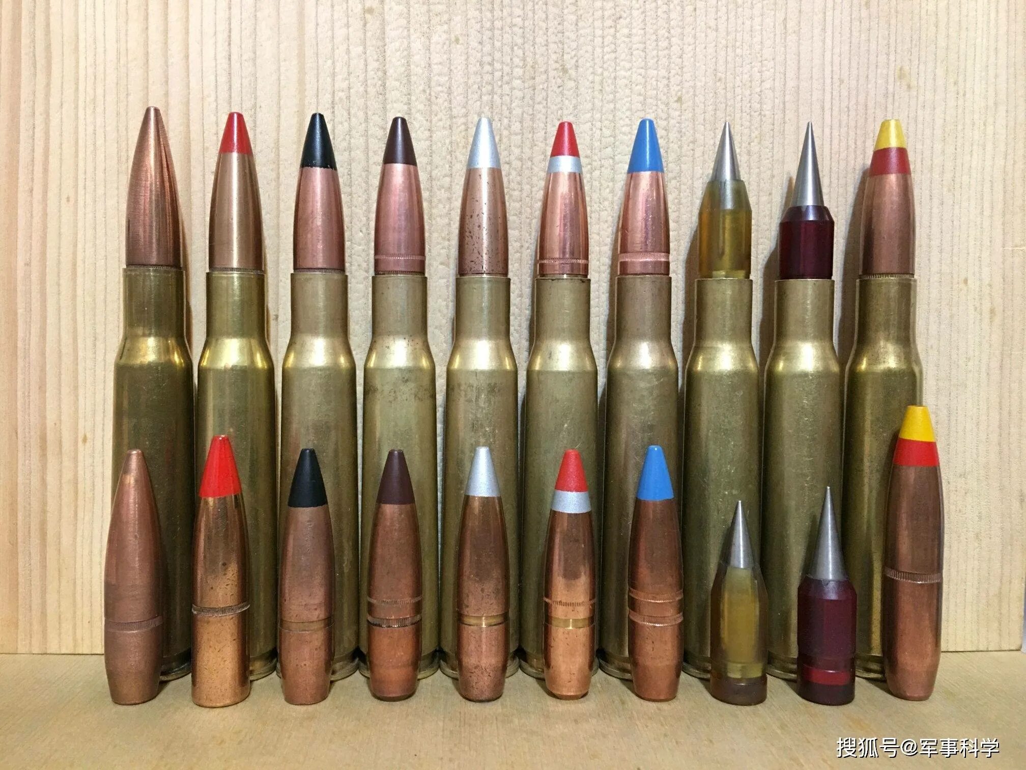 Патрон 50 bmg. 50 BMG патрон. Патрон 12.7 99 мм НАТО. Калибр 12.7х99. Патрон калибра 50 BMG.