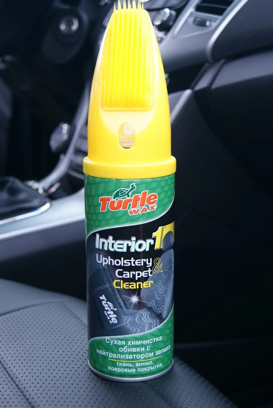 Химчистка автомобиля купить средство. Сухая химчистка тартл Вакс. Turtle Wax Interior 1 сухая химчистка. Профессиональный очиститель для салона авто Turtle Wax 53011 Interior 1 со щеткой. Очиститель салона Turtle Wax (химчистка для мягкой обивки с щеткой) 624гр..