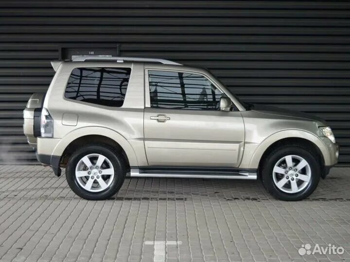 Mitsubishi 3.8. Mitsubishi Pajero 3 3 Door. Mitsubishi Pajero 3 3 дверный. Митсубиси Паджеро 4 трёхдверный. Митсубиси Паджеро 3 дверный.