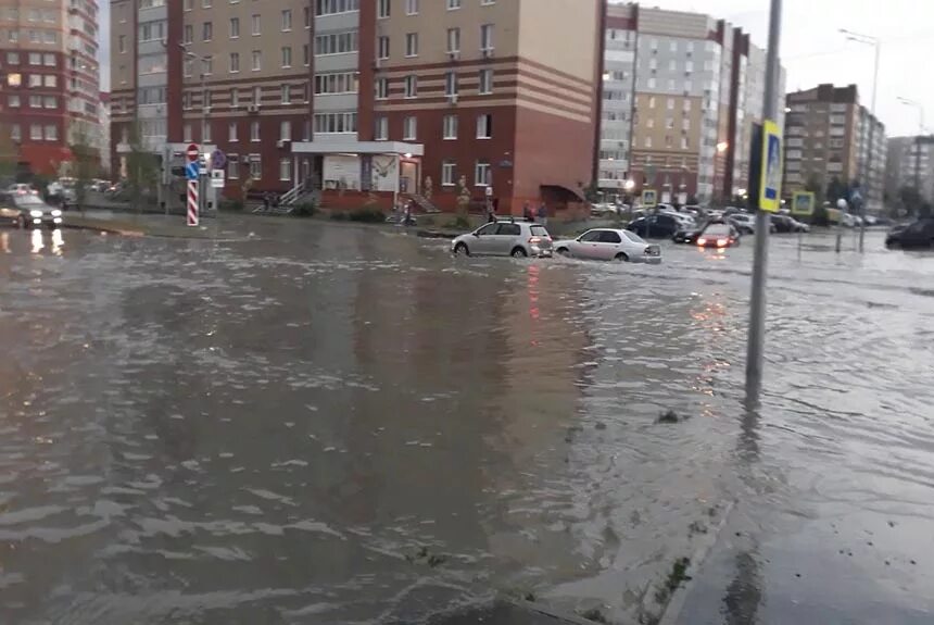 Потоп в тюмени. Ураган в Тюмени 2019. Тюмень затопило улицы. Наводнение в Тюмени. Тюмень потоп.