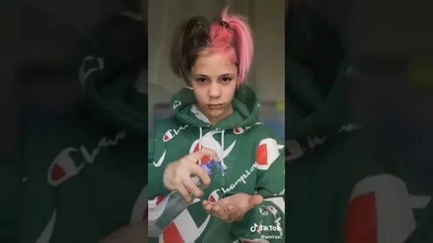 Шипучка ди в купальнике из тик