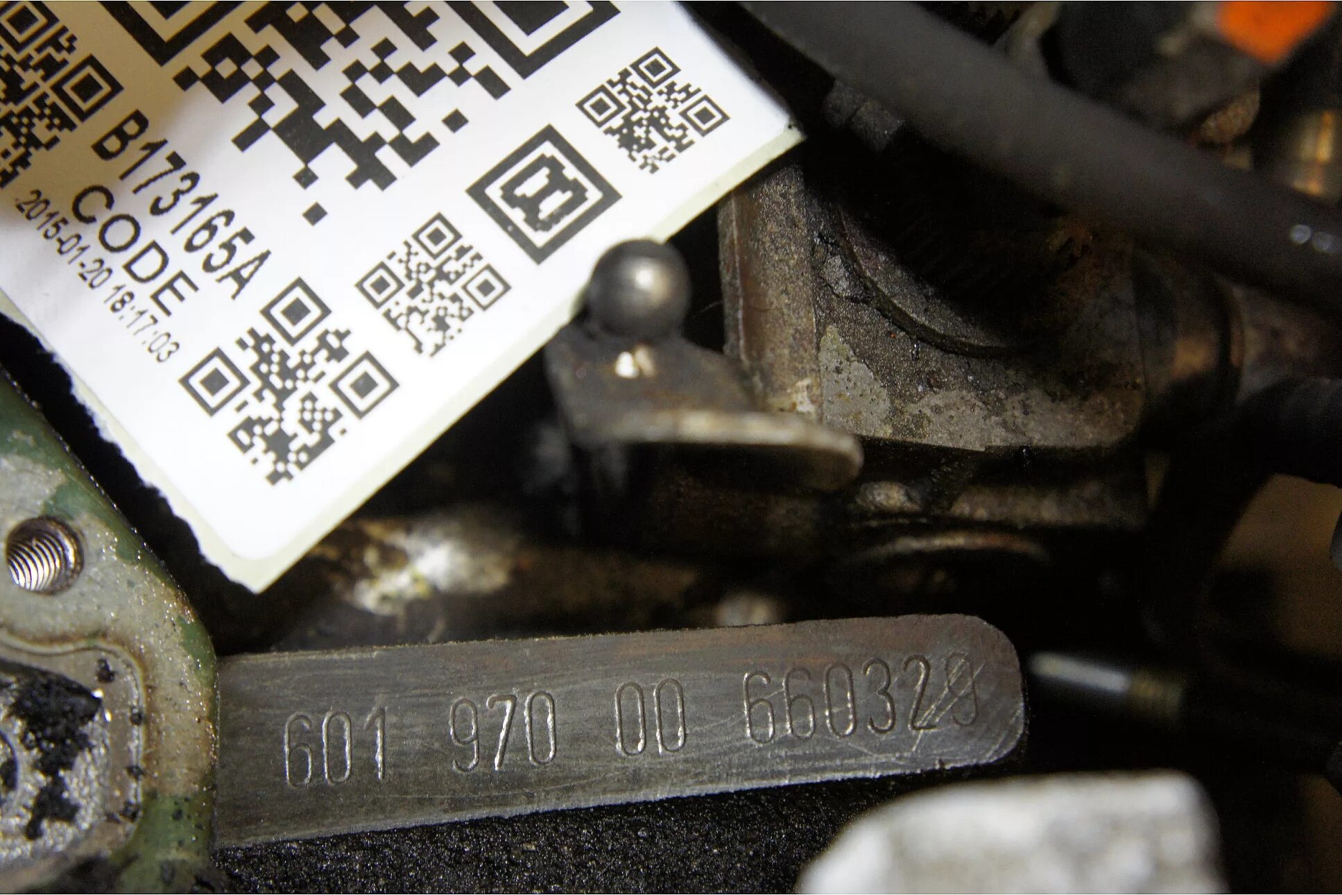 Где находится номер двигателя мерседес спринтер. Номер двигателя mercedes vito 639. ом 601 номер двигателя.