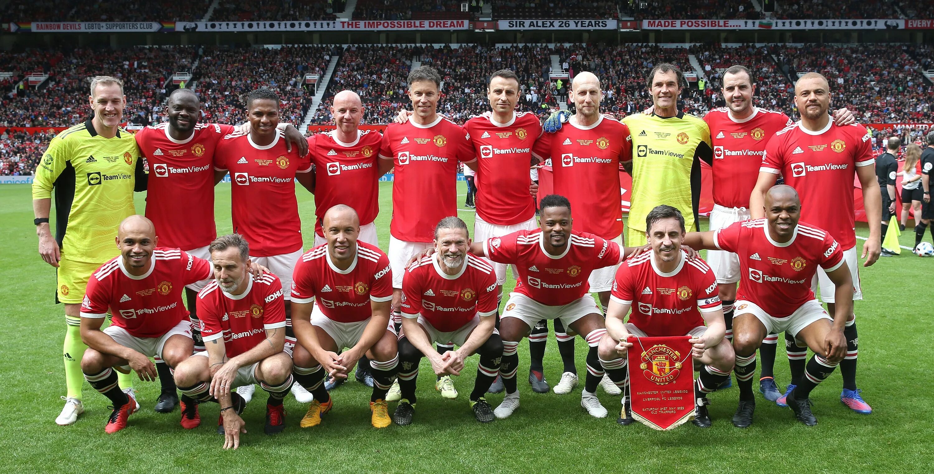Команда легенд манчестер юнайтед. United legends. Red legends man utd. Фото легенда манчестер юнайтед. Команда легенд манчестер юнайтед.