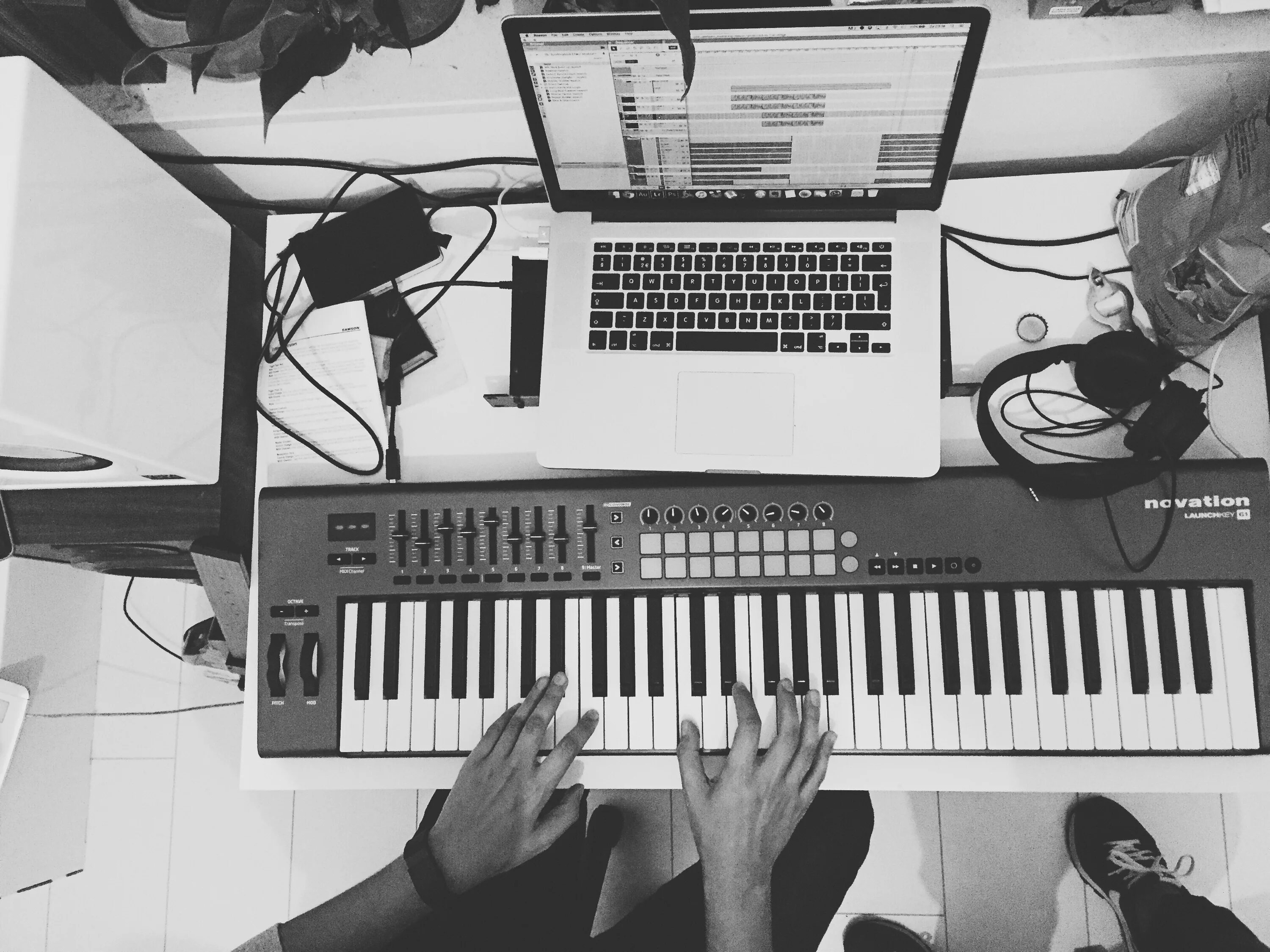 Diva vst. Синтезатор через компьютер. Yamaha ионика. Midi клавиатура korg. Синтезатор для компьютера.