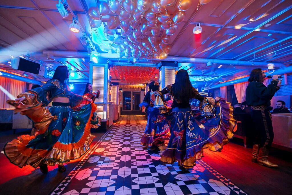 харатс паб краснодар юбилейный. караоке бар краснодар. рестораны краснодара с танцполом. рестораны краснодара с танцполом. ресторан шашлычный двор в краснодаре.