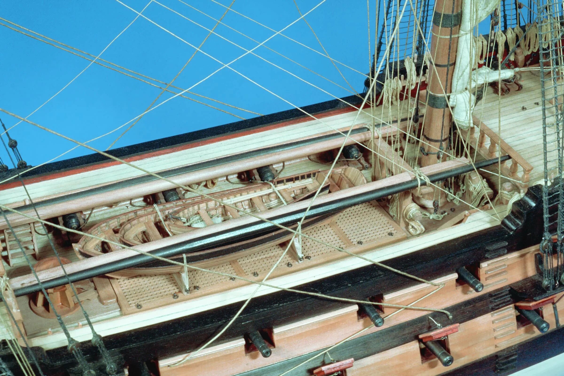 Шкафут. Модель шлюпа надежда. Деревянные палубы для моделей кораблей. Палубные надстройки парусников. Галеон 19 века модели.