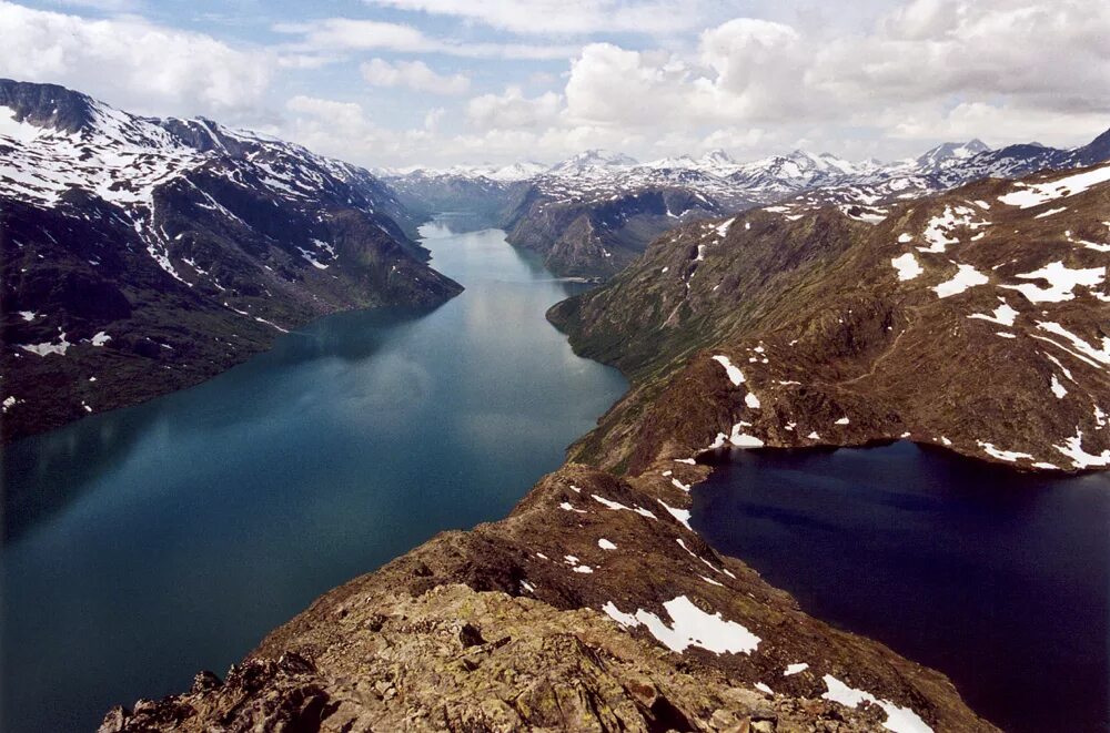 Разбить озеро. Норвегия горы Йотунхеймен. Национальный парк Ютунхеймен в Норвегии. Парк Йотунхеймен. Бергефьелль Норвегия.