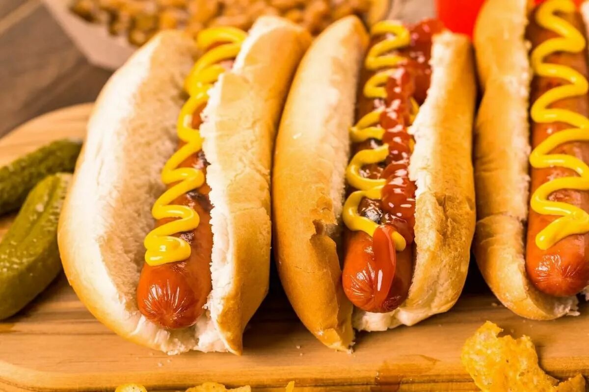 Нью йоркский хот дог. I like hot dog. Булка с сосиской. I like hot dog. Американский хот дог.