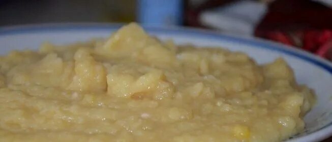 Рецепт горохового пюре быстро. Стул гороховое пюре. стул в виде горохового пюре. гороховая каша горкой.