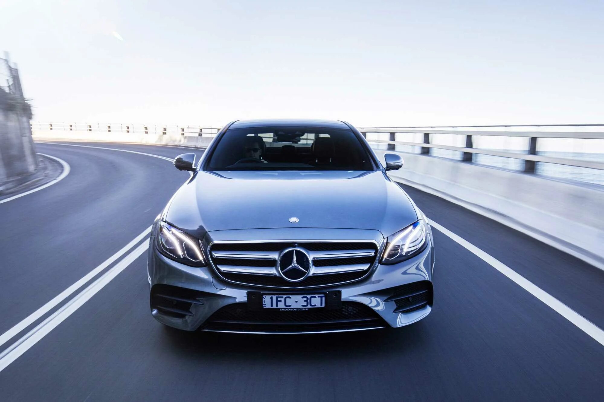 Е класс приложение. Мерседес бенц e200 2016. mercedes benz e class. мерседес e класс 2016. мерседес бенц е класс 2016.
