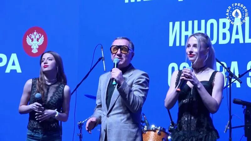 Гребенщиков хочешь закурить послушать. Миша гребенщиков хочешь закурить. Гребенщиков хочешь закурить послушать. Хиты михаила гребенщикова. Гребенщиков хочешь закурить послушать.