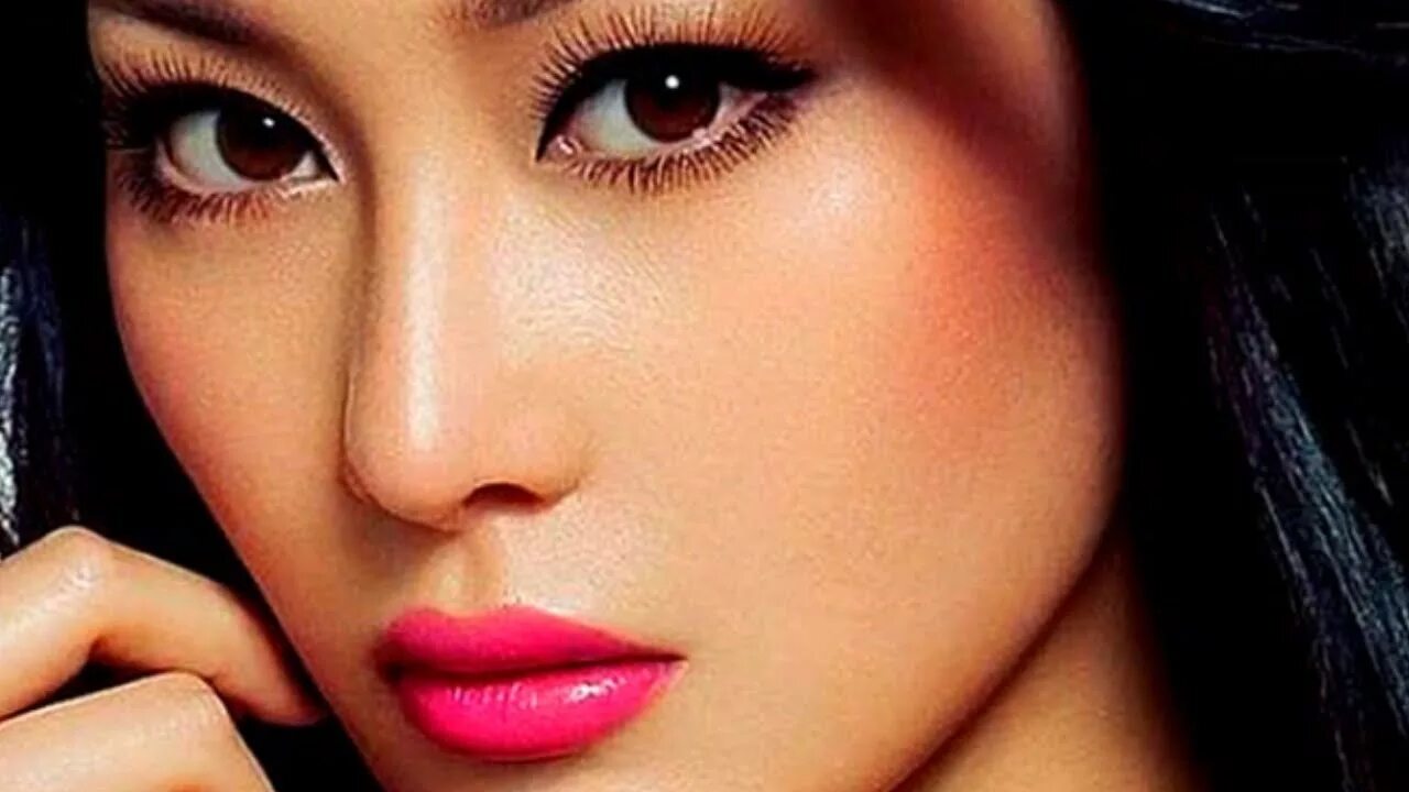 Лицо красивой азиатки. Макияж для азиатских глаз. Красивые азиатские глаза. Макияж азиатских девушек. Красивый макияж для азиатских глаз.