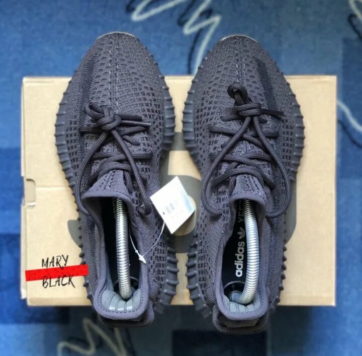 Шнуровка adidas Yeezy Boost 350. Adidas Yeezy Boost 350 v2 шнуровка. Adidas Yeezy 350 шнуровка. Adidas Yeezy Boost 350 свободная шнуровка. Шнуровка изи