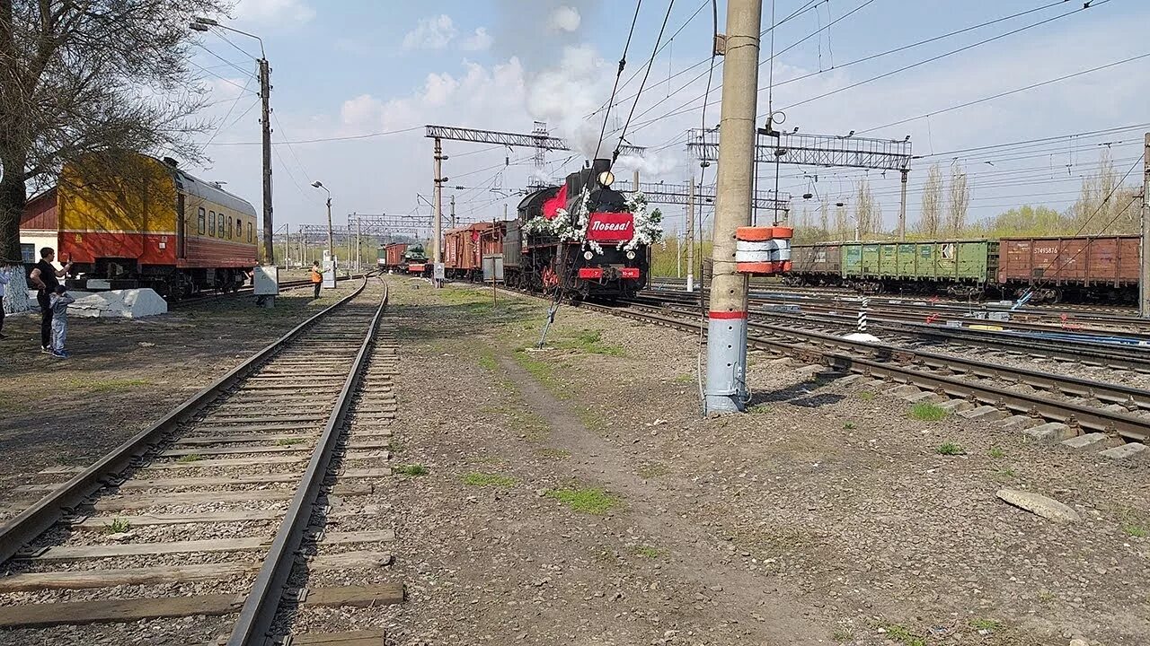 Поезд мичуринск новороссийск. Станция Елец. Поезд Победы Елец. Станция Елецкая. Железнодорожный станция Елец Воронеж.