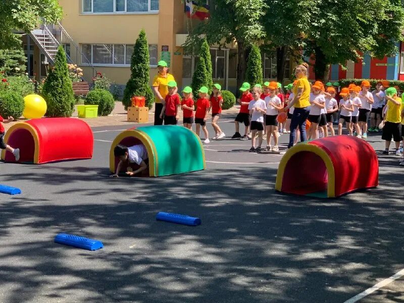Забег в доу. Детский спорт марафон. Дети бегут марафон. Детский марафон лето. Детский марафон.