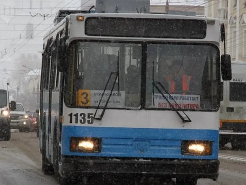 Троллейбус 1 брянск маршрут. Троллейбус на улице объездной брянск.