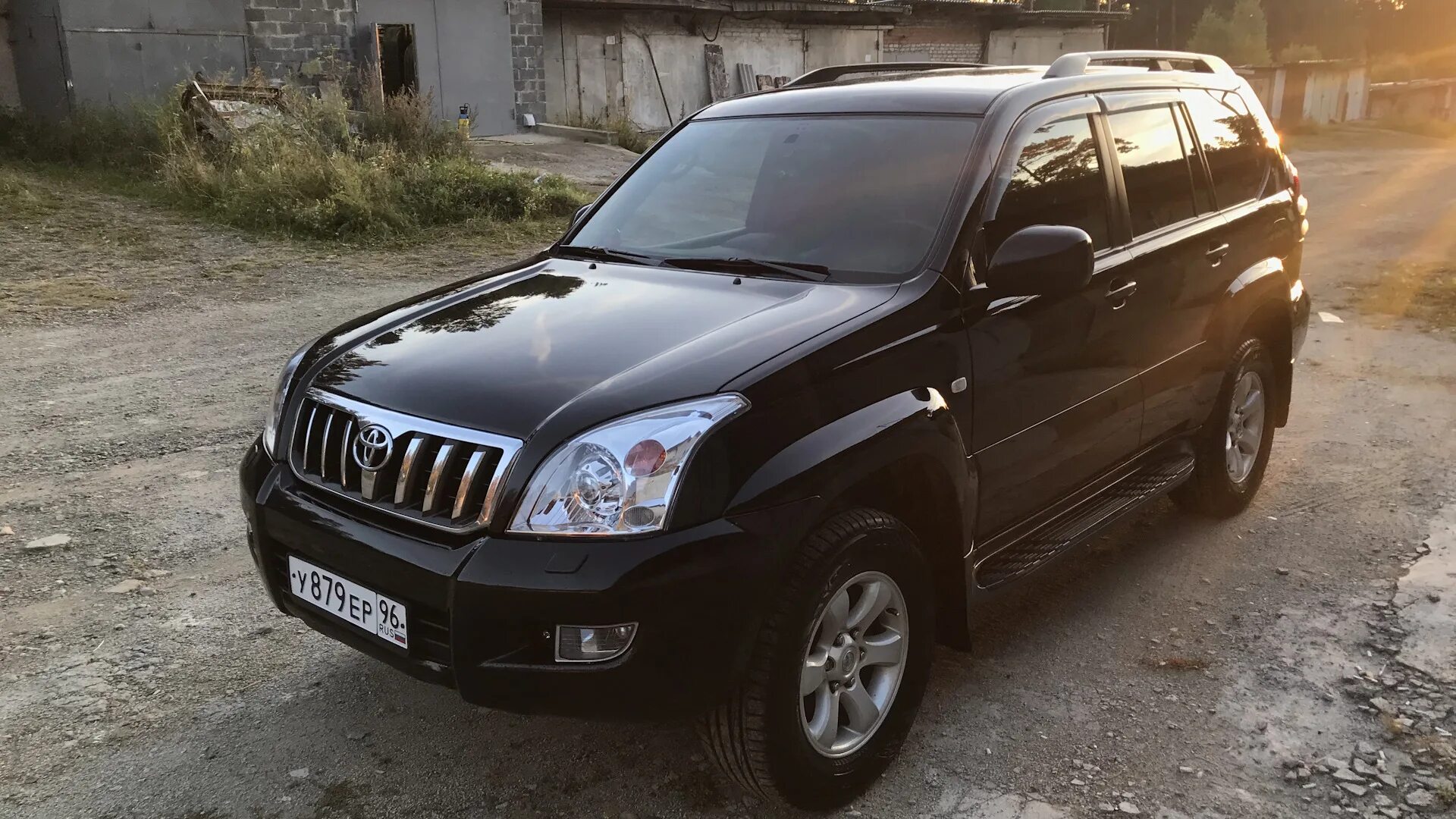 Купить авто до 1000000 рублей с пробегом. Toyota Land Cruiser Prado 4.0 at, 2003,. Прадо 120 черный. Белый Прадо 120 с черной крышей. Toyota Land Cruiser Prado 120 2007 черный с кенгурятником.