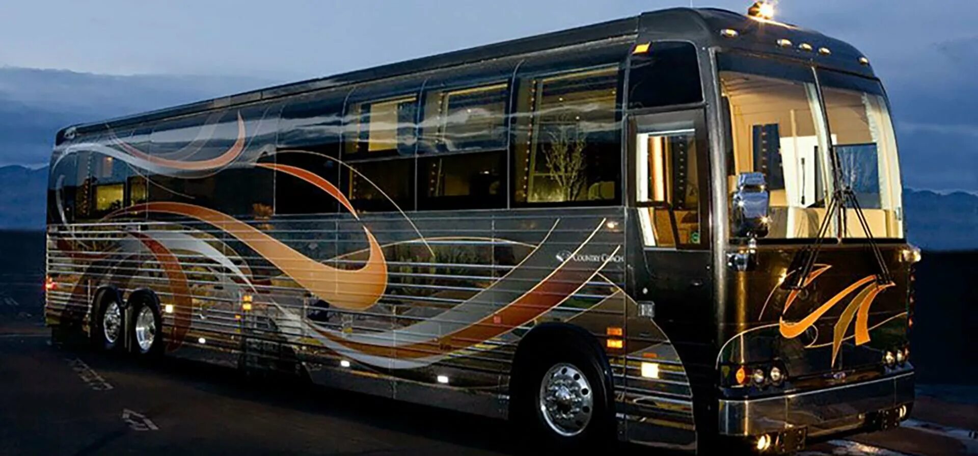 Самый крутой автобус. Красивый автобус. Mercedes-benz mcv 800 bus. Автобус мощно и мягко. Setra bus.