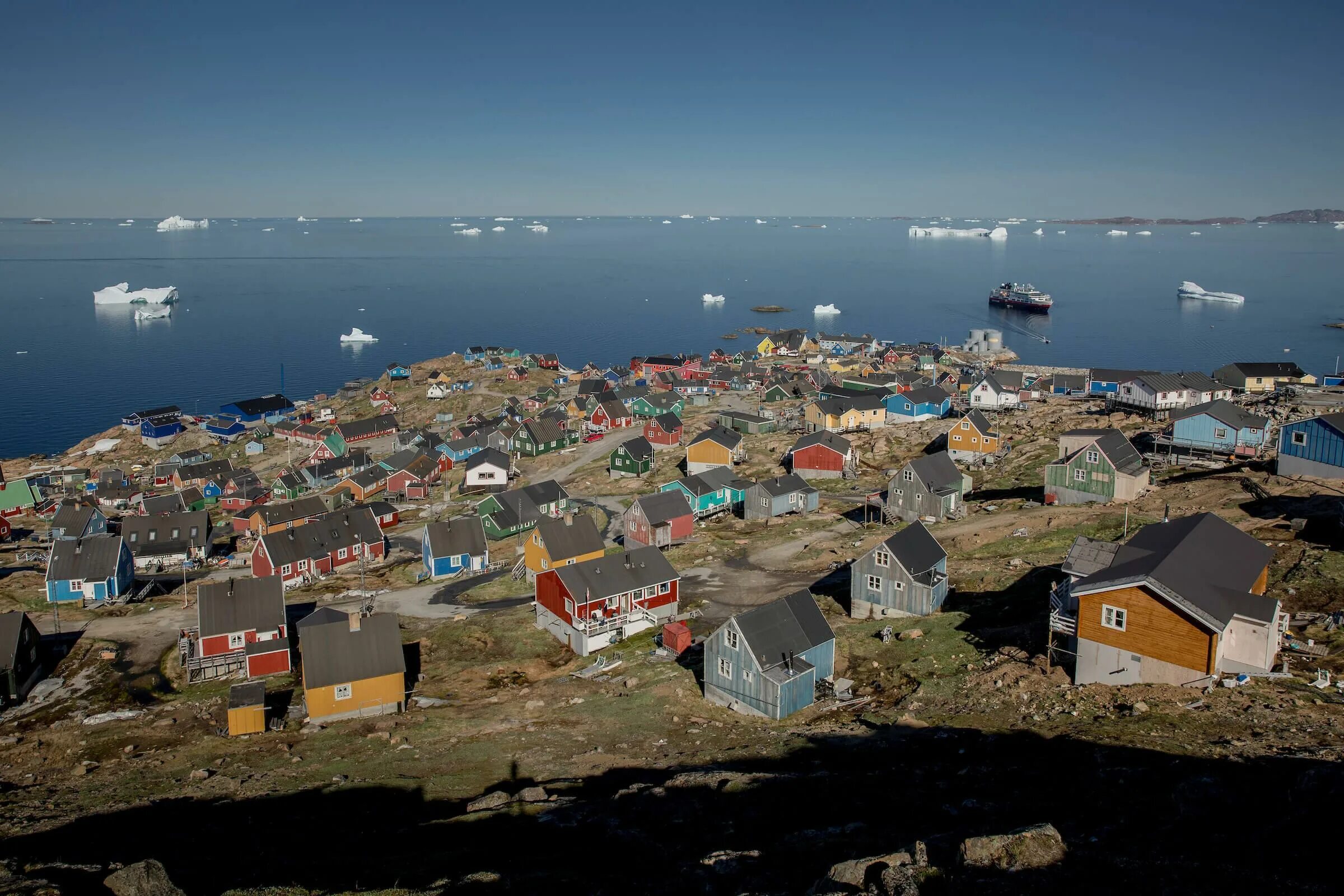 Поселение Нуук Гренландия. Упернавик Гренландия. Нуук Гренландия школа. Остров Шеннон Гренландия.