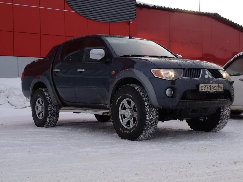 Шины l200 mitsubishi. Mitsubishi l200 лифт. Мицубиси Паджеро спорт л200. Лифт Мицубиси л200. Мицубиси л200 2011.