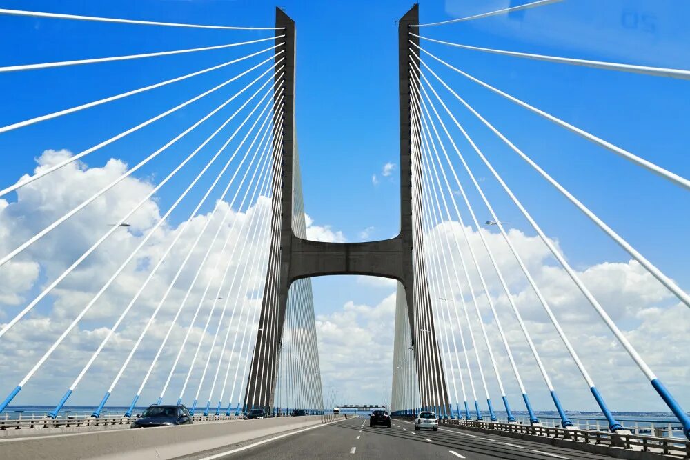 Видео пролет. Мост ВАСКО да Гама Португалия. Мост «ВАСКО да Гама» (Лиссабон, Португалия). Вантовый мост в Лиссабоне. Мосты мост ВАСКО да Гама.
