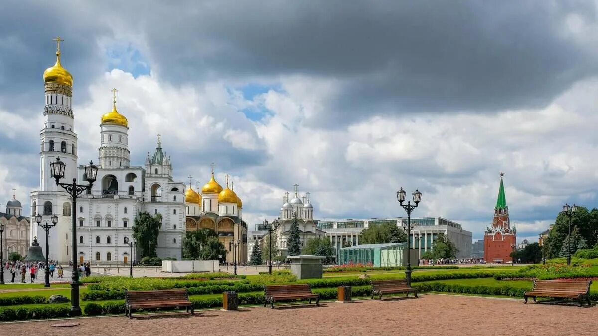 В каком городе была ивановская площадь. Ивановская площадь московского кремля. ивановская площадь московского кремля фото. ивановская площадь московского кремля вид сверху. площади кремля (ивановская и соборная) ансамбль.