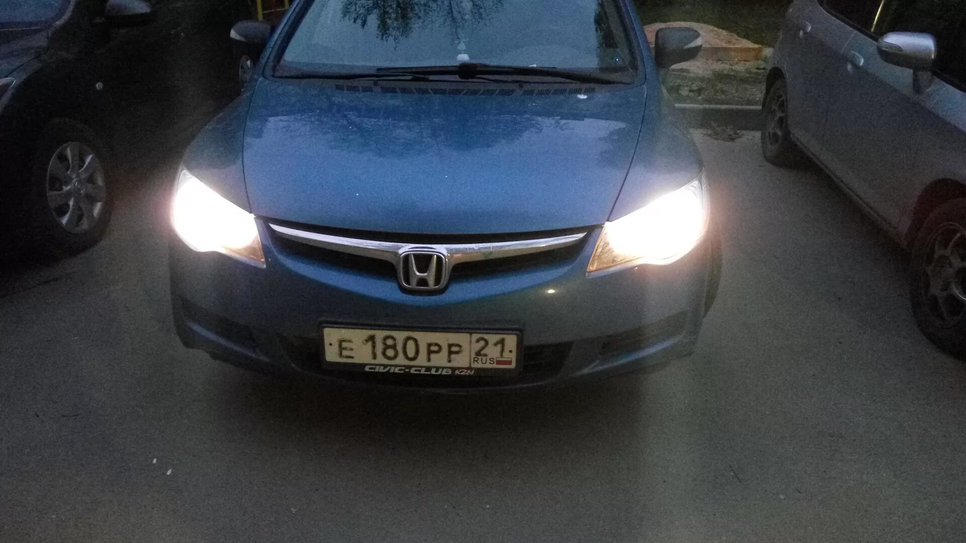 Свет honda civic. Лампы ближнего света Honda Civic 4d. Лампа ближнего света Хонда Цивик 4д 2008. Лампочка ближнего света Хонда Цивик 4д. Лампочки Хонда Цивик 4д 2008.