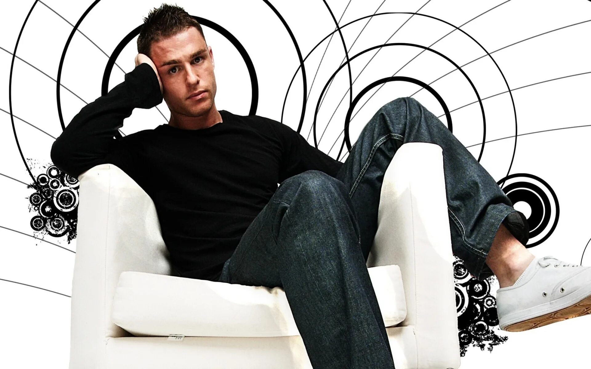 Джейми дорнан на рабочий стол. Пол уэсли hd. Парень на лавочке. Мужская фотосессия. Кит харрингтон 2022.