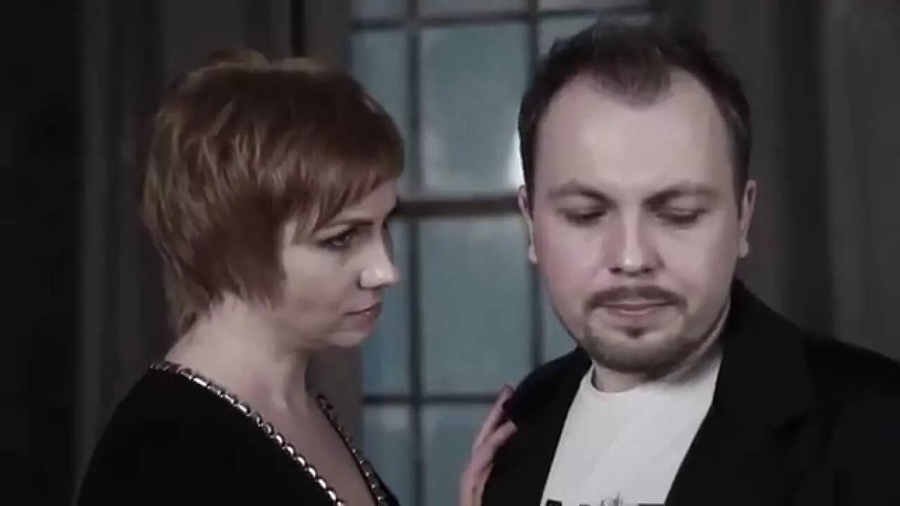 Жена ярослава сумишевского. Ярослав сумишевский и пахомова. Девушка с черемухой. Фотосет с черемухой. Мать с детишками под цветущей черёмухой.