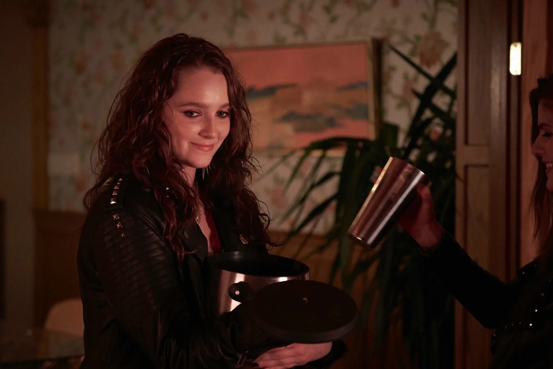 призванные тьмой. Alexandra daddario we summon the darkness. Alexandra daddario we summon the darkness. призванные тьмой. князь тьмы магия подчинения.