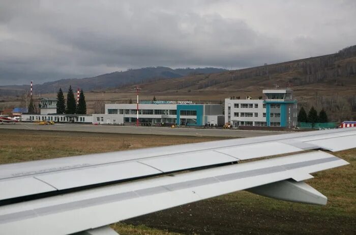 Местоположение аэропорта Горно Алтайск. Аэродром Горно Алтайск особенности. Фото аэропорта Горно-Алтайск зона регистрации.