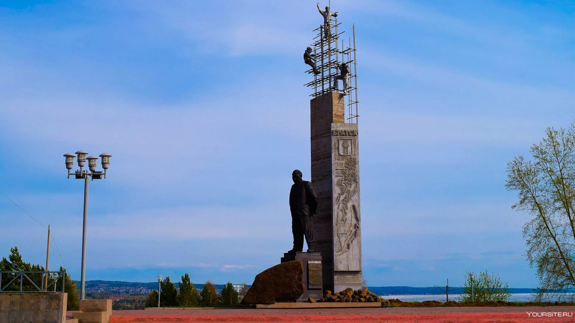 Памятник Наймушину в Братске. Мемориал славы Братск. Памятник первостроителям Братска.