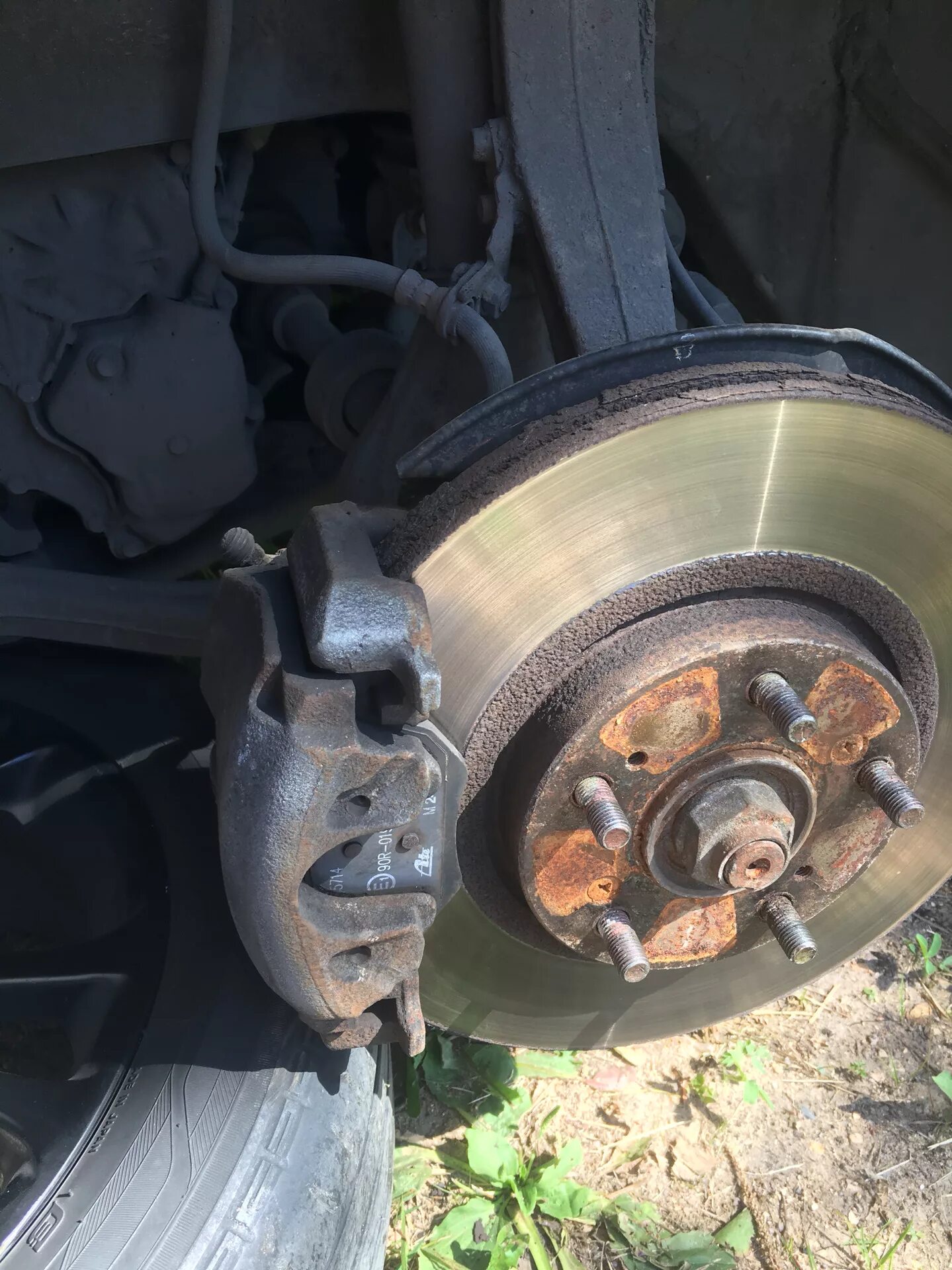 Пружинка передних колодок honda crv. Разбор колодок хонда. Скобы колодок honda civic 5d. Замена тормозных колодок хонда. Замена тормозных колодок хонда девиль 700.