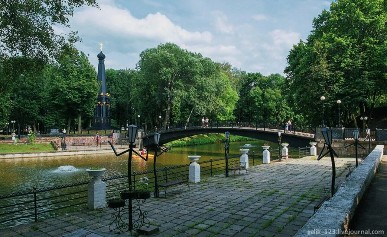 Сад блонье смоленск. Лопатинский сад смоленск. Смоленск парк лопатинский сад. Смоленск парк блонье. Лето парк смоленск.