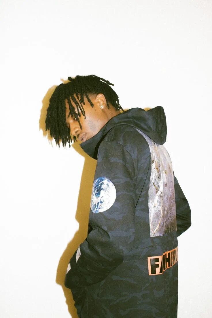 Playboi carti ur the moon. Вампир рэпер американский. Playboi carti son. Обложки западных рэперов. Meh обложка.