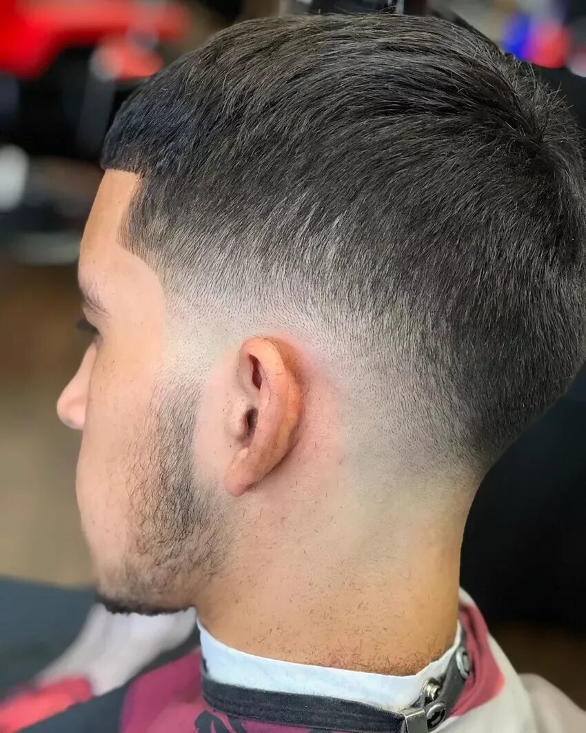 Low taper fade. Фейд андеркат Лонг. Андеркат Лоу фейд. Тэпэр фэйд.