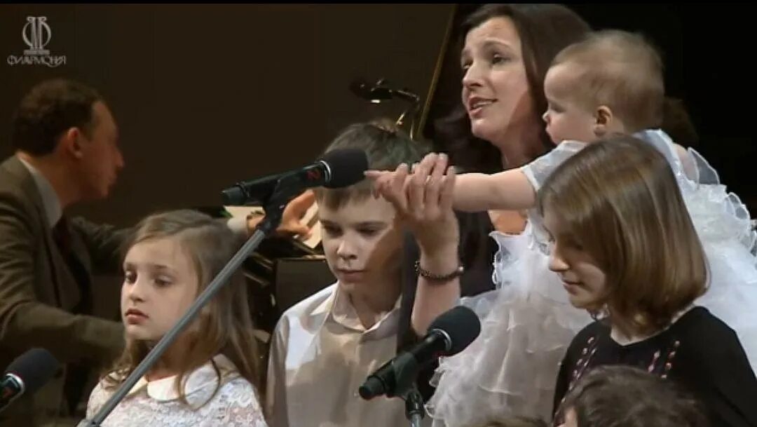 ирина леонова и цыганов с детьми. цыганов семья. дети цыганова от первого брака. евгений 7 детей. евгений цыганов и ирина леонова с детьми.