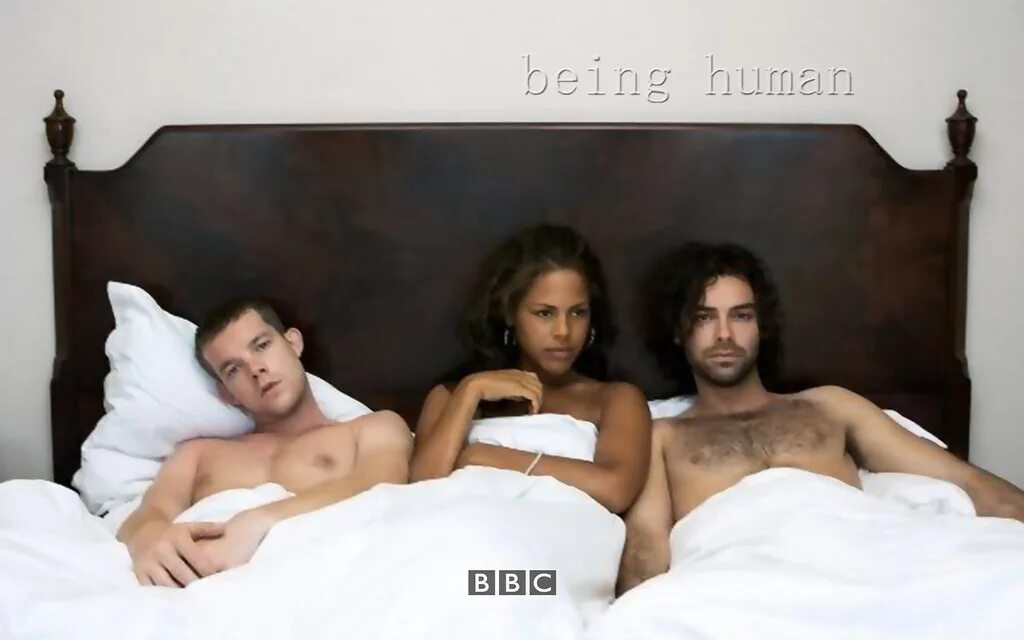 Human being human doing. Ленора Кричлоу и Эйдан Тернер. Быть человеком сериал Эйдан. Эйдан тёрнер и его девушка. Aidan Turner 2011.